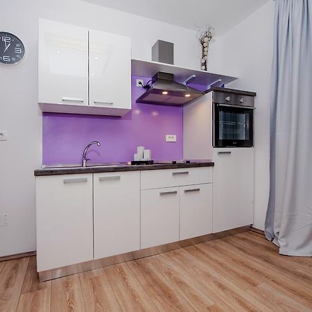 Apartment Api Ровінь Екстер'єр фото