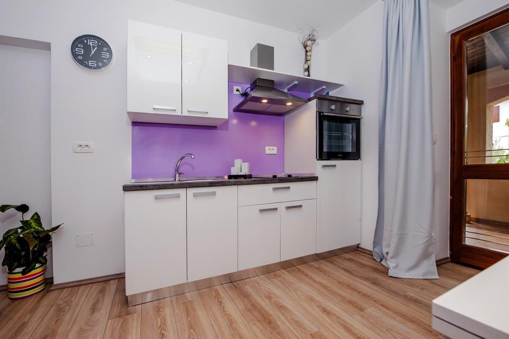 Apartment Api Ровінь Екстер'єр фото